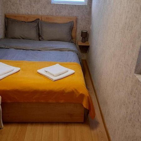 Yellow Apartment Tbilisi Eksteriør billede