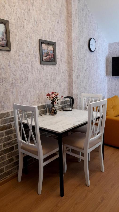 Yellow Apartment Tbilisi Eksteriør billede