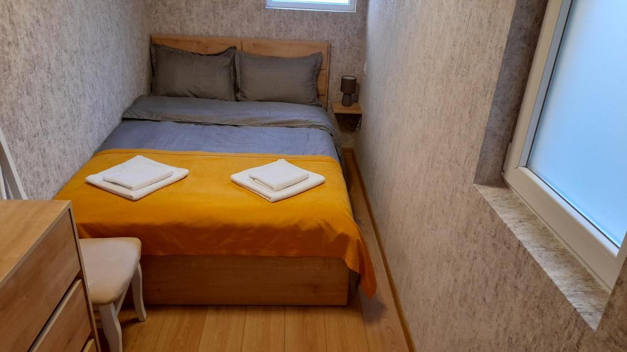 Yellow Apartment Tbilisi Eksteriør billede